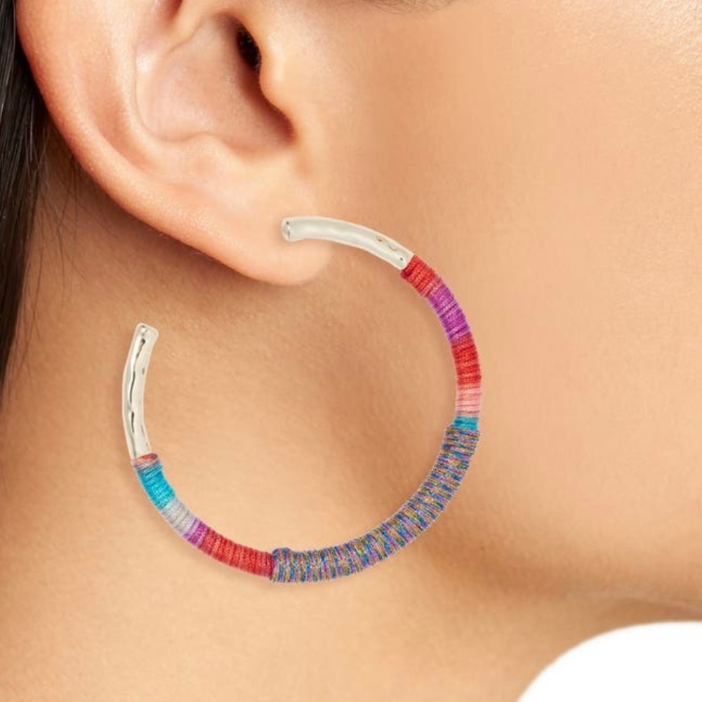 KENDRA SCOTT Masie Gold Hoop Earrings Gold Coral Mix NWT textile wrapped